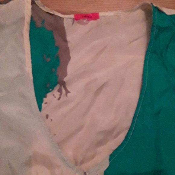 EUC 100% silk printed short sleeve blouse - Picture 2 of 4